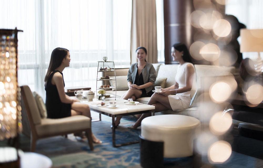 Jw Marriott Hotel Женгжо Екстериор снимка